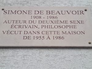 Placa na casa de Simone de Beauvoir